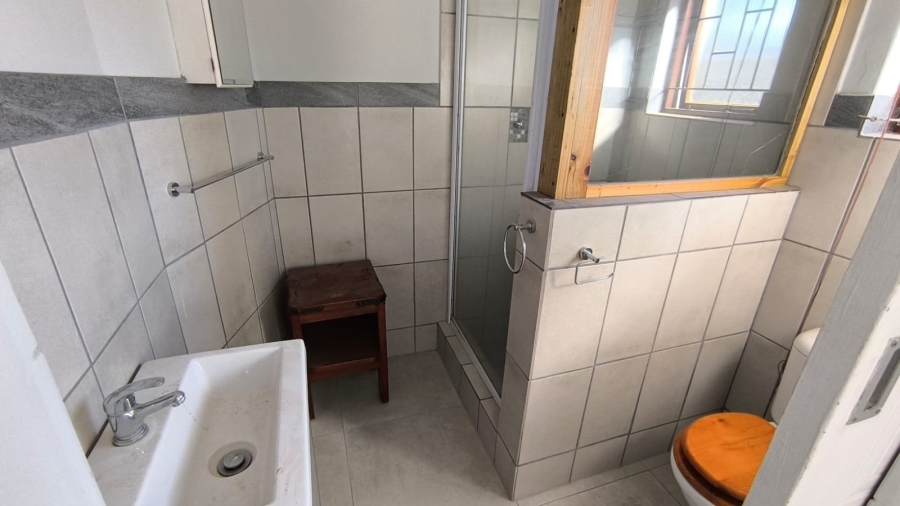 To Let 5 Bedroom Property for Rent in George East Western Cape